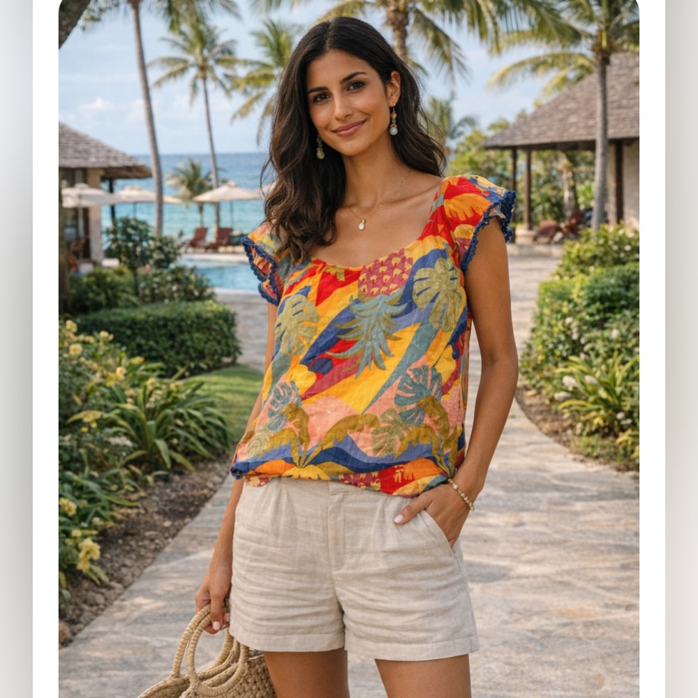 NWT Christian Siriano Women’s Tropical Print Blouse Size Medium Summer Vacation
